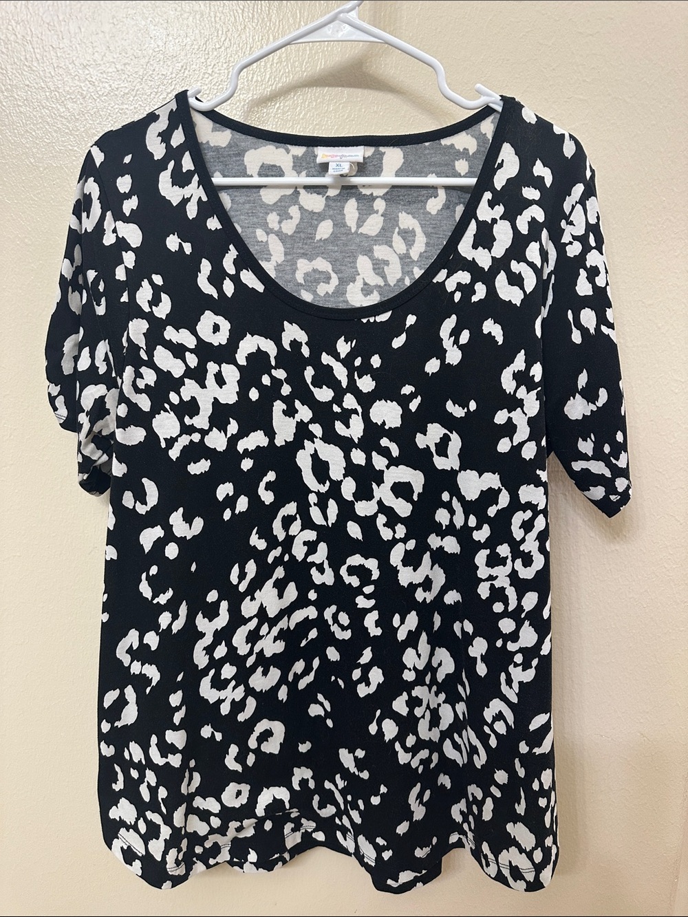 LuLaRoe Black & White Leopard Scoop Neck Tee